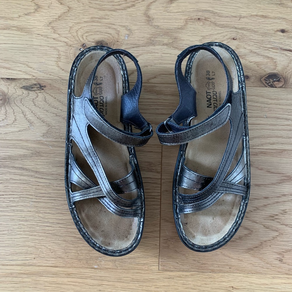 Naot bronze sandal size 38 (8)